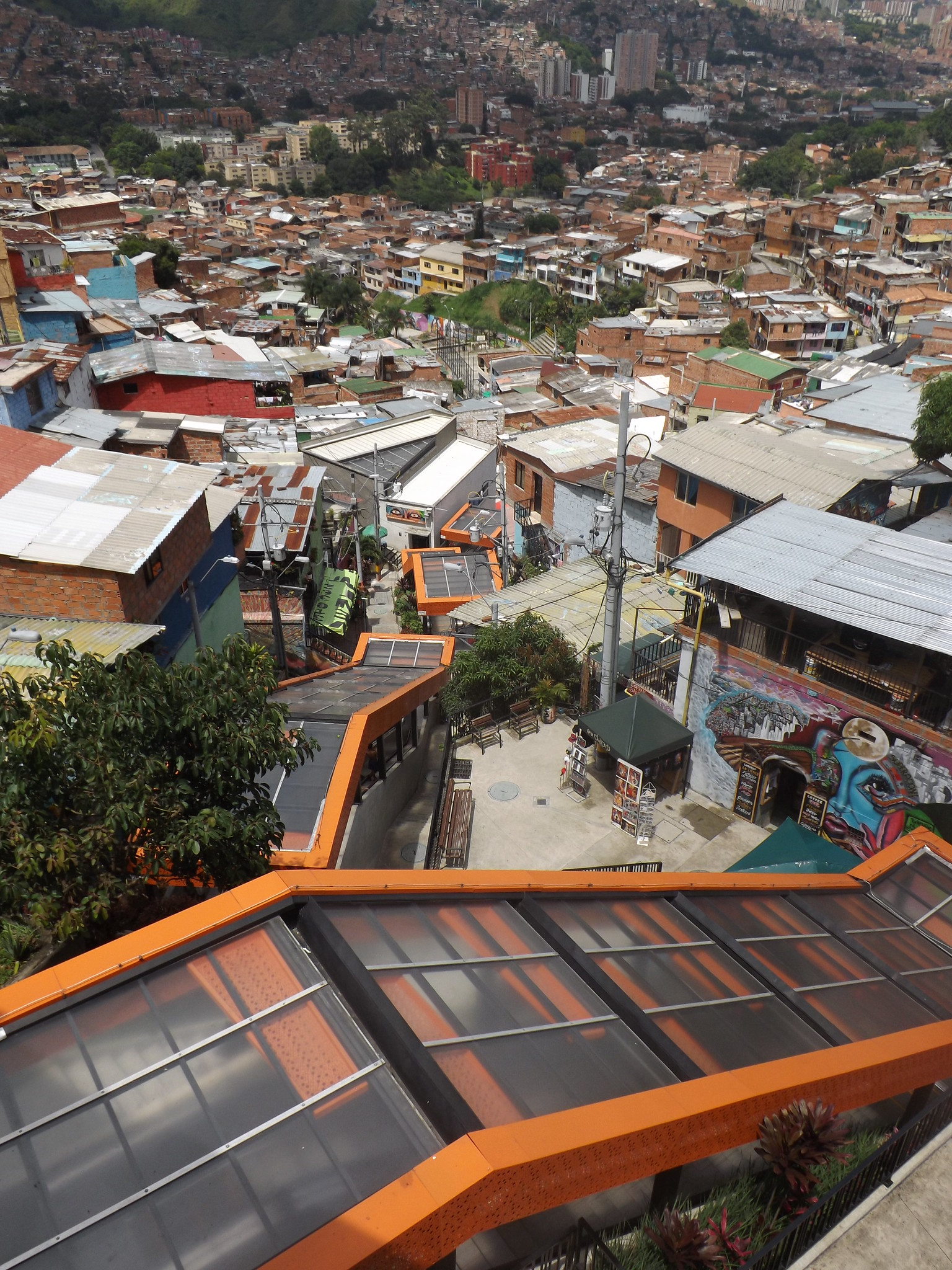 escalators of comuna 13