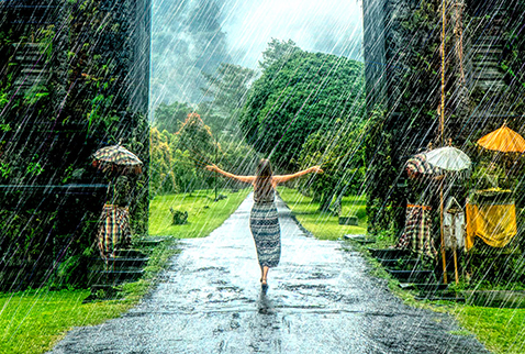 Una mujer en la lluvia