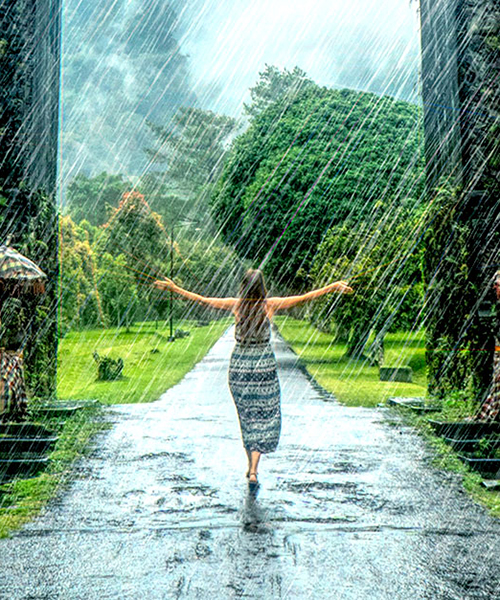 Una mujer en la lluvia